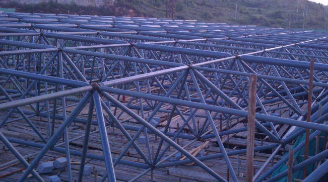 临湘概述网架加工中对钢材的质量的过细恳求